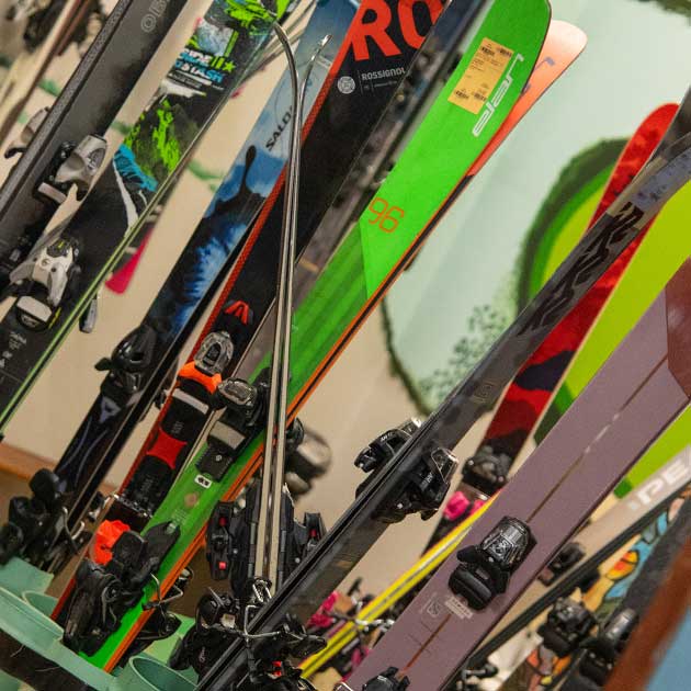 tons of skis